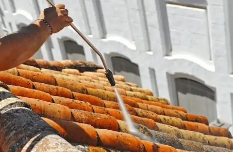 Nettoyage de toitures - Cazedarnes